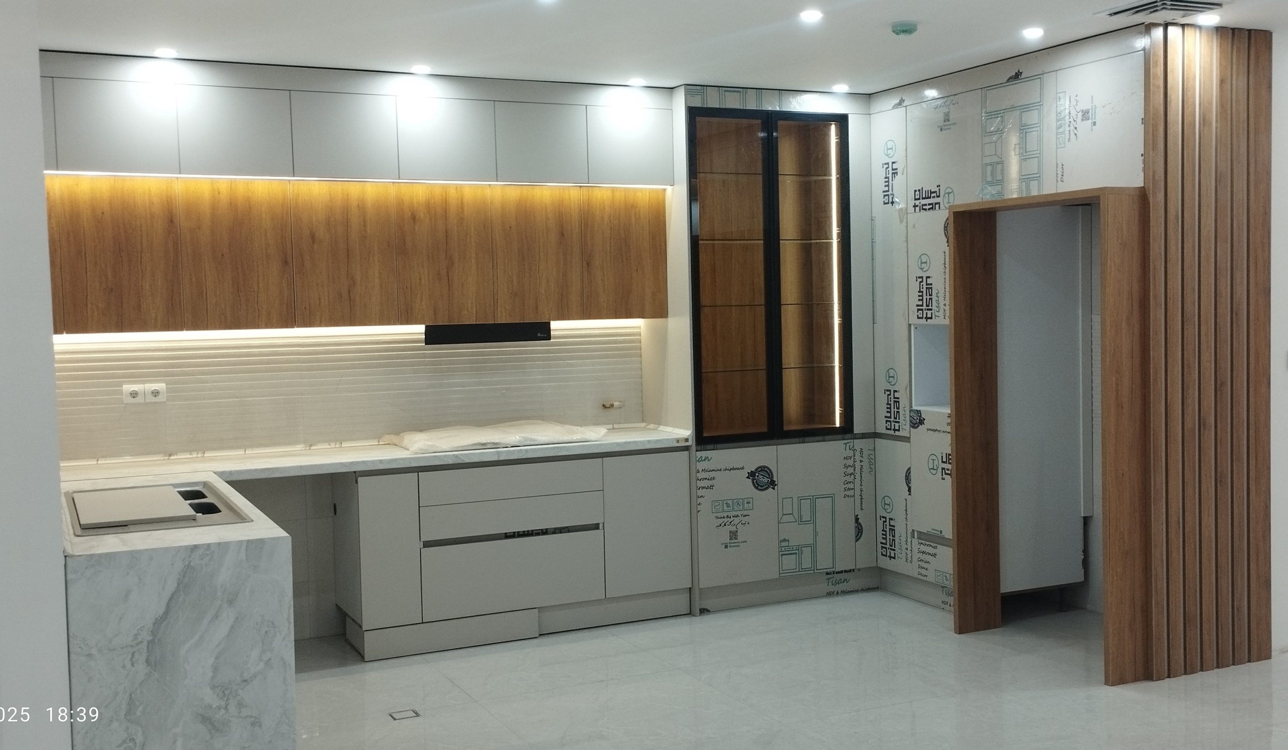 نورپردازی کابینت آشپزخانه